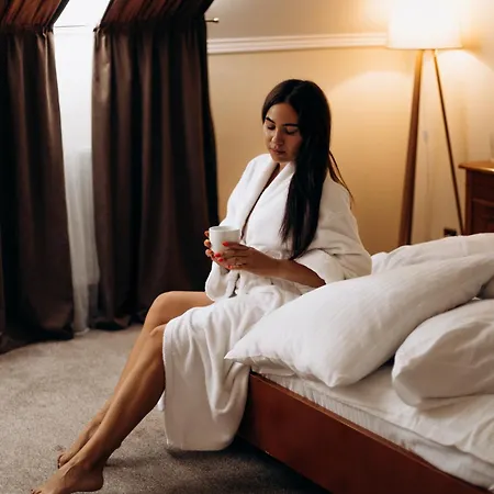 Eduard 3* אוזהורוד