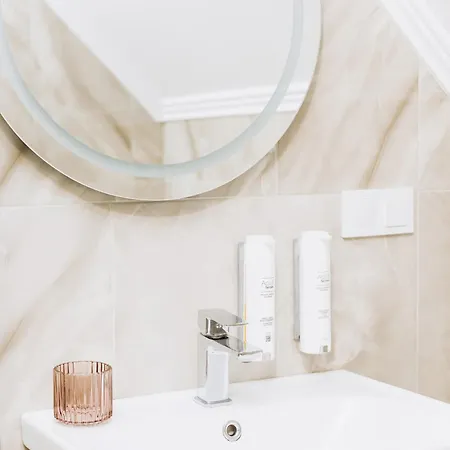 Eduard 3* אוזהורוד