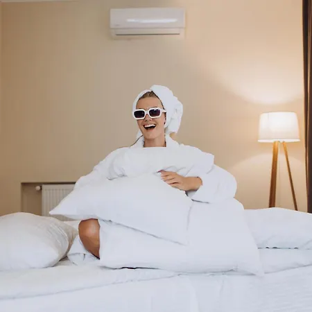 Eduard 3* אוזהורוד