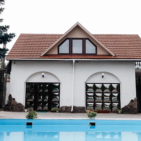 эдуард Отель 3*